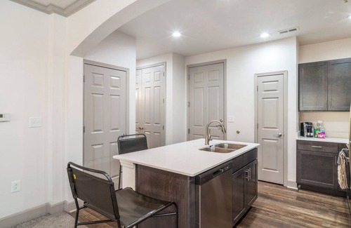 Corryville Apartment | Village 1BD 1 - One Bedroom Apartment, Sleeps 2