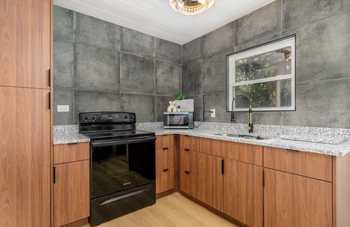 Melbourne Village Cottage | Village Hideaway · A Modern Coastal Retreat