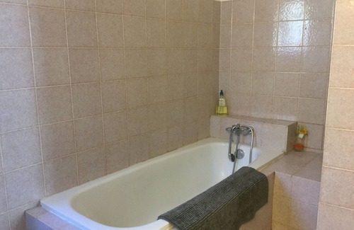 Saint-Jean-de-Bueges House | Village house with garden