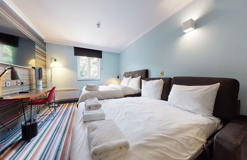 Headingley Hotel | Village Hotel Leeds North