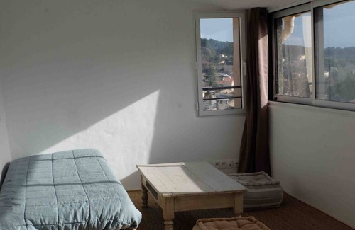 Cadenet Apartment | Village house - Luberon Natural Park