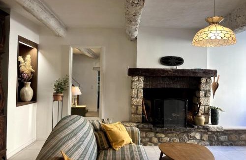 Villedieu House | Village house with character