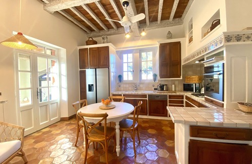 Roussillon Villa | VILLAGE ON FOOT, 4 PROVENCAL ROOMS HEATED POOL, PANORAMIC LUBERON VIEW, A/C WIFI