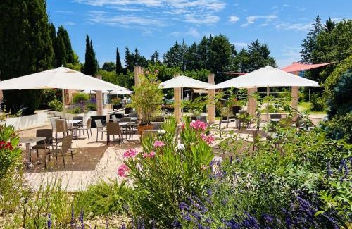 Vaison-la-Romaine Hotel | Village vacances Le Hameau des Oliviers