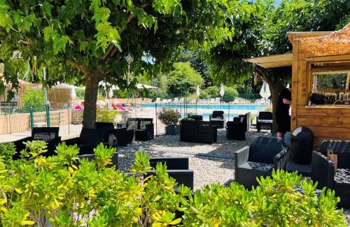 Vaison-la-Romaine Hotel | Village vacances Le Hameau des Oliviers
