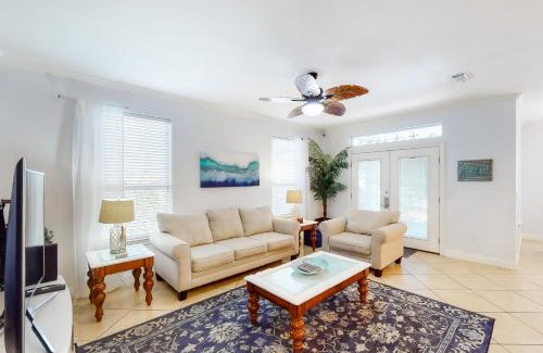 Villages of Crystal Beach House | Villages of Crystal Beach: Kono Cabana