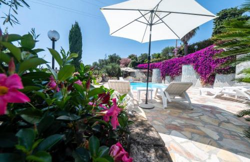 Rezza House | Villaré, villetta con piscina nel verde in Riviera