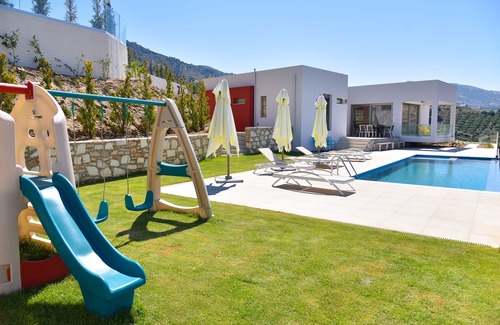 Agia Pelagia Villa | Villas with sea view Kallia
