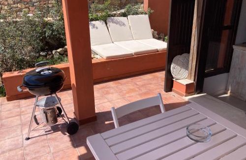 Campulongu House | Villasimius Il patio sul porto