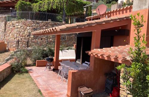 Campulongu House | Villasimius Il patio sul porto