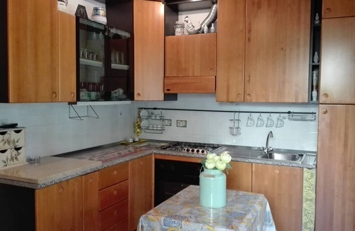 Marcelli House | Villino del Sorriso-Three-room apartment near the sea and services, garden, parking space