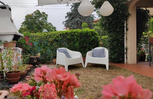 Marcelli House | Villino del Sorriso-Three-room apartment near the sea and services, garden, parking space