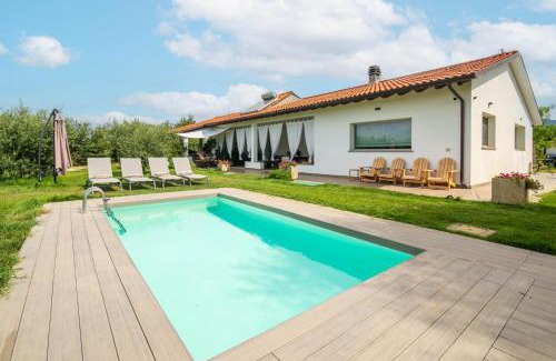 Puliciano Villa | Villino di Elena by VacaVilla