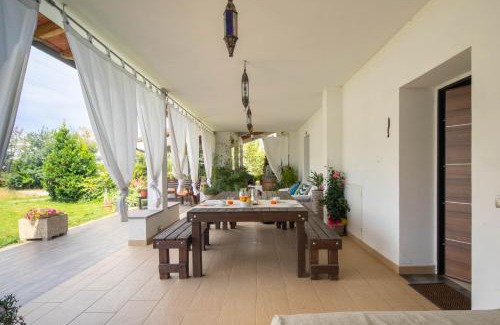 Puliciano Villa | Villino di Elena by VacaVilla