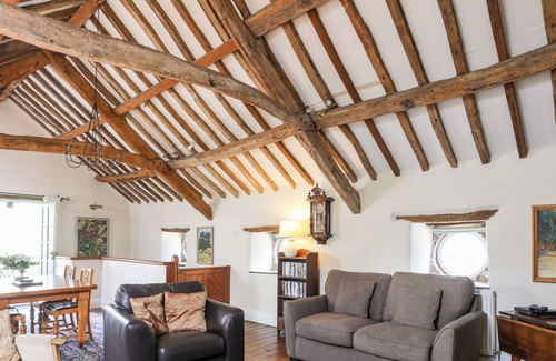 Gaerwen Cottage | VINE TREE BARN, pet friendly, with open fire in Pentre Berw