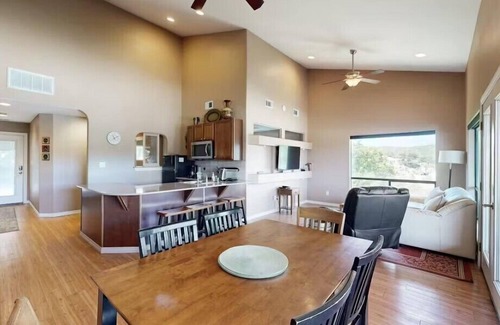 Lago Vista House | Vineyard Haus