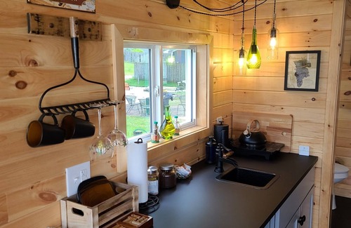 Lakeside Apartment | Vineyard House - Tiny Digs Lakeshore