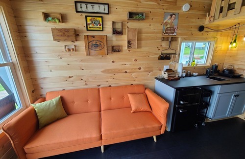 Lakeside Apartment | Vineyard House - Tiny Digs Lakeshore