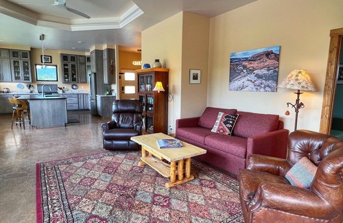 Mesa House | Vini's Place- A Cool Creek Retreat