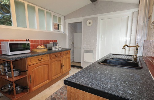 Owermoigne Cottage | VINNEY COTTAGE, pet friendly, character holiday cottage in Owermoigne
