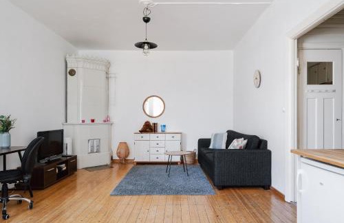 Etu-Toolo Apartment | Vintage 1BR Apt in Kamppi with Perfect Location