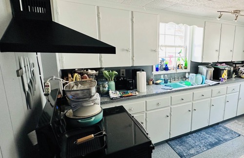 Crescent Beach Cottage | Vintage 2-bedroom cottage in North Myrtle BeachnTwo blocks from the ocean.