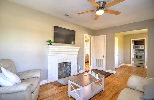 Valdosta House | Vintage 2 bed 1 bath house with fenced in backyard in the heart of Valdosta.