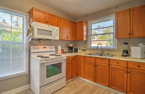 Valdosta House | Vintage 2 bed 1 bath house with fenced in backyard in the heart of Valdosta.