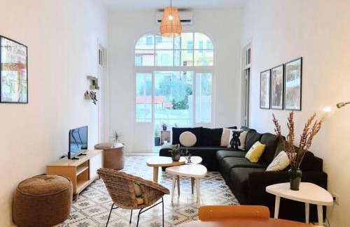 Beirut Apartment | Vintage Apt 4BR Mar Mikhael