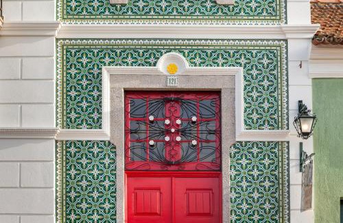 Ovar House | Vintage Balcony Guesthouse & Suites