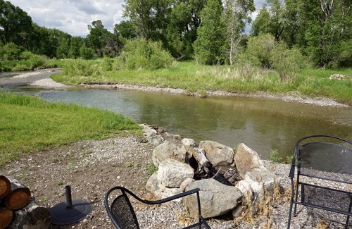 Augusta Cabin | Vintage Cabin Experience on Riverside Property