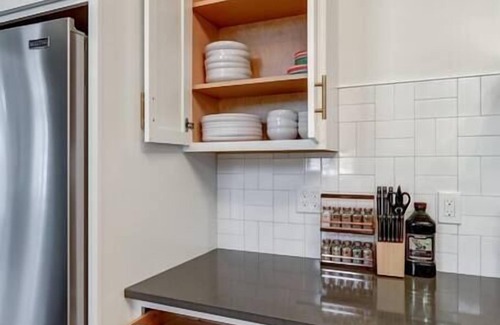 Columbia House | Vintage Charm on Chestnut in the heart of Columbia