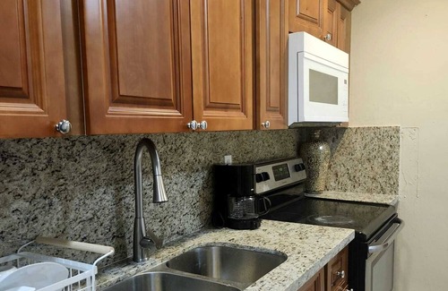 Deerfield Beach Apartment | Vintage Chic 2 bedroom 6 minutes from beach!