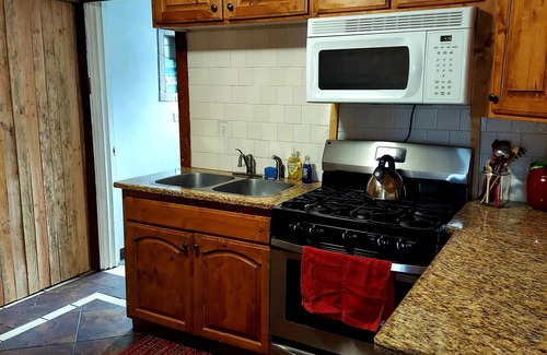 St. Anthony House | Vintage Cozy Family Home close to Yellowstone & Grand Teton National Parks, BYUI