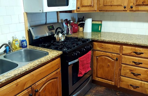 St. Anthony House | Vintage Cozy Family Home close to Yellowstone & Grand Teton National Parks, BYUI