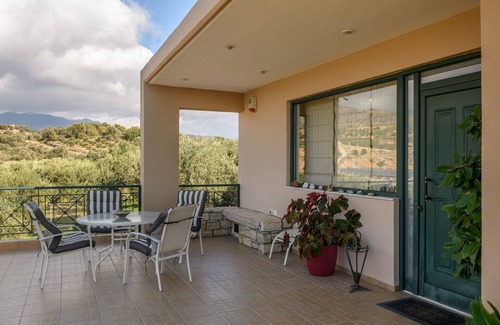 Faistos House | Vintage holiday home in the midst of nature with fairy tale view.