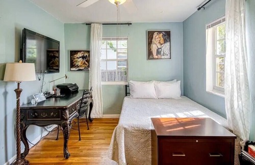 Old Northwood Historic District House | Vintage Hot - 7 min drive to beach!