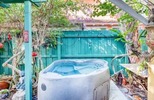 Old Northwood Historic District House | Vintage Hot - 7 min drive to beach!