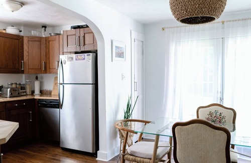 Pittsburgh House | Vintage inspired 2 bdr home in Pittsburgh near city views