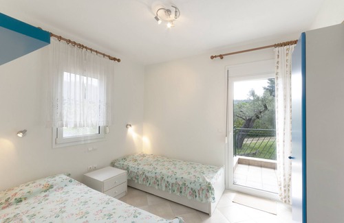 Elia House | Vintage Maisonette with 3-bdrms, Akti Elias Halkidiki