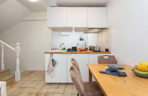 Cacilhas Apartment | Vintage Me in Lisbon