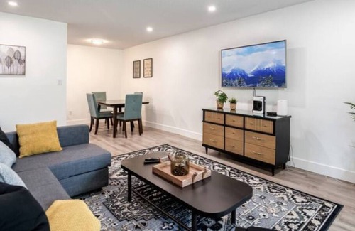 Clearbrook Apartment | Vintage Oasis Getaway: Abbotsford Retreat