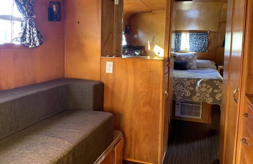 Trail House | Vintage Tiny Home "Isabelle on the Rogue