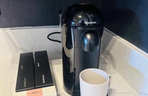 Gaslamp Quarter Apartment | Vintage Vibes studio w/WiFi & AC steps from Ballpark, Convention Center & Views