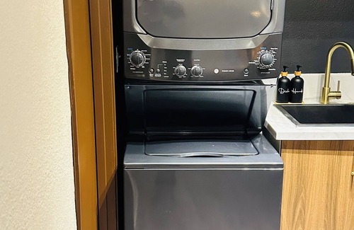 Gaslamp Quarter Apartment | Vintage Vibes studio w/WiFi & AC steps from Ballpark, Convention Center & Views