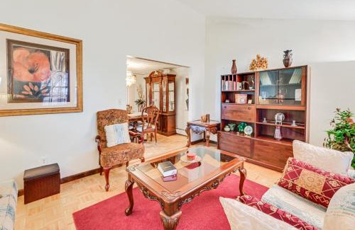 Windsor House | Vintage Windsor Home Private Yard and Covered Deck