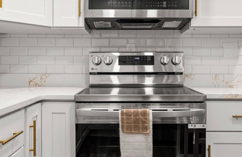 Whitehaven House | Vision on George Comfortable 4BR Home for Groups And Long Stays Rated 10/10