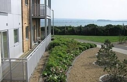 Hamworthy Apartment | Visit England 4* Rated Apartment With Sea Views direct access to local beach