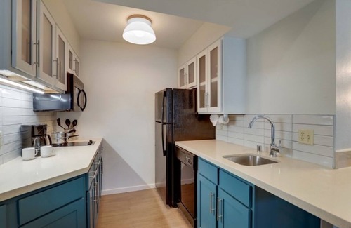 Sunnyvale Hotel | Visit Peralta Adobe Fallon House Historic Site! Pet-friendly, Swimming Pool!