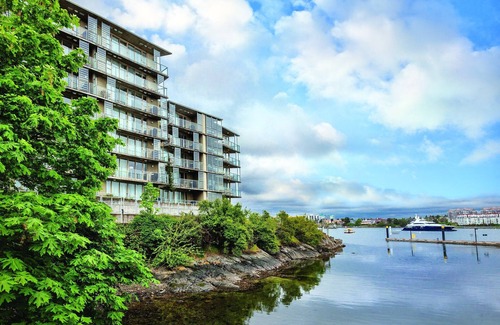 Inner Harbour Resort | Visit the World-Famous Butchart Gardens!